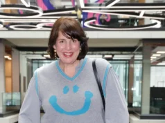 A estrela da TV mostra o peso atual – Elena Uhlig deveria tomar injeções para perder peso