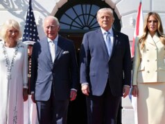 A família Trump serve muito Charles e Camilla