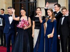 A família real dinamarquesa estava na moda na cerimônia de confirmação de Christian e Isabella