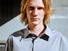 A marca preferida de camisetas masculinas agora aperfeiçoou o resto do seu guarda-roupa