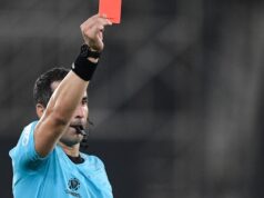 A partir da Copa do Mundo FIFA de 2026, qualquer jogador que cobrir o rosto durante uma luta receberá cartão vermelho.