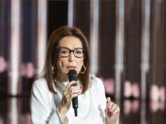 Anunciado como convidado: Nana Mouskouri está faltando ao NDR Talk Show por motivos pessoais