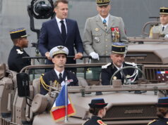 Ataque de helicópteros, disparos de tanques… Emmanuel Macron participará de exercícios de combate de alta intensidade com o exército