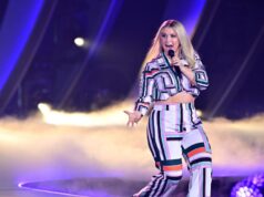 “Beatrice Ugly no visual R2D2 de hoje”