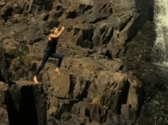 O filme de Charlize Theron, ‘Apex’, mantém o primeiro lugar na lista dos 10 melhores filmes da Netflix.