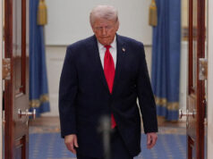 Desconforto garantido: Donald Trump comparece pela primeira vez à cerimônia de repórteres na Casa Branca