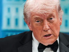 Donald Trump, alvo de tiros, “não desistirá” da guerra no Irão.