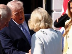 Donald e Melania Trump dão as boas-vindas ao rei Carlos III. e Camila