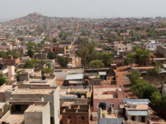 Duas fortes explosões foram ouvidas perto do aeroporto de Bamako após combates no fim de semana no Mali