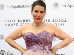 Elena Uhlig toma injeções para perder peso – e está feliz com seu corpo