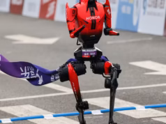 Em Pequim, um robô humanóide quebra o recorde mundial da meia maratona humana
