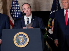 Em meio à guerra no Irã, o principal oficial civil da Marinha dos EUA sai sem explicação