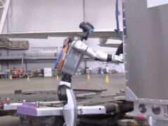 Enfrentando a escassez de mão de obra, um aeroporto de Tóquio depende de robôs para lidar com bagagens