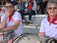 “Eu não queria ir ao casamento, estava no estádio!” Brigitte, 70, dá o toque do tambor para levar RC Ach à vitória