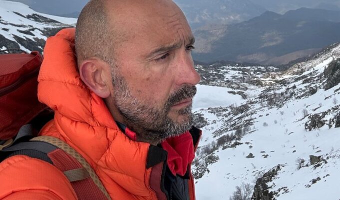 FOTOGRAFIA. “Este é o lugar perfeito para recarregar as baterias”: ele dorme na neve com vista para a Via Láctea do alto dos Pirenéus Ariège