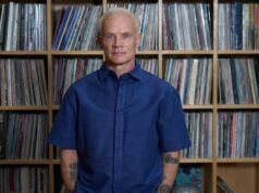 Flea em sua trajetória selvagem desde a infância até os Chili Peppers: ‘Graças a Deus mudei’