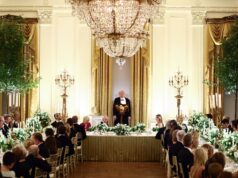 Fudge de chocolate em forma de colmeia. O que Donald Trump e Carlos III comeram no Jantar de Estado na Casa Branca?