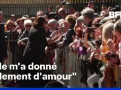 Funeral de Nathalie Bey: sua filha, Laura Smet, chega em frente à igreja de Saint-Sulpice para agradecer aos presentes