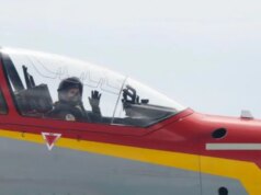 Impressão! Aqui Leonor da Espanha (20) está pilotando um jato militar