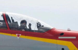 Impressão! Aqui Leonor da Espanha (20) está pilotando um jato militar