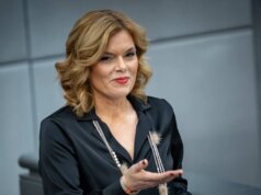 Julia Klöckner surpreendeu com uma antiga foto de família