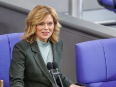 Julia Kloeckner compartilhou uma foto de família anterior