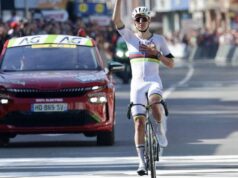 Liège-Bastogne-Liège. Um braço negro e um dedo para o céu: a homenagem de Pogakar à sua falecida sogra