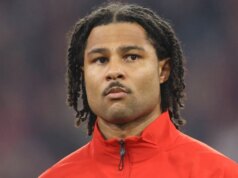 Liga dos Campeões: Gnabry em cadeira de rodas antes do jogo do Bayern em Paris