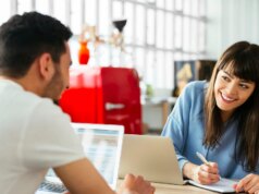 Mais do que colegas: 3 signos do zodíaco encontram seu próximo amor no trabalho