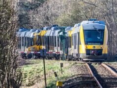 Na Dinamarca, uma colisão entre dois comboios feriu 17 pessoas, cinco delas em estado grave.