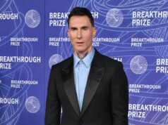 Novo visual: o cantor Adam Levine não é identificado