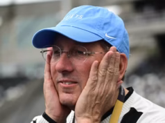 O Botafogo, clube de John Textor, está em “pré-falência” e começa a vender seus jogadores para pagar salários.