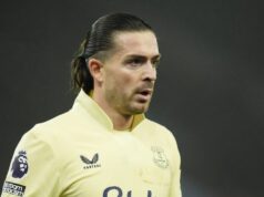 “O álcool deve ter levado a melhor sobre ele”: Bêbado, internacional inglês visto dormindo profundamente no terraço do bar em plena luz do dia