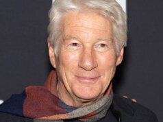 O astro de Hollywood Richard Gere atraiu a atenção quando foi convidado no Bundestag alemão em Berlim e antes disso na Baviera