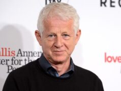 O diretor de ‘LoveReality’ se sente ‘um pouco estúpido’ por causa da falta de diversidade do filme