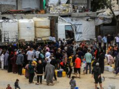 O exército israelita é acusado de dificultar o acesso dos habitantes de Gaza à água potável ao matar um engenheiro hidráulico e dois motoristas.