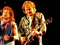O guitarrista estrangeiro Mick Jones tem doença de Alzheimer