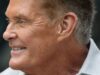 Os fãs estão preocupados: David Hasselhoff usa auxílios para caminhar