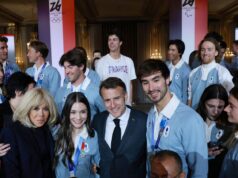 Os vencedores de medalhas francesas nos Jogos Olímpicos e Paraolímpicos no decorado Milan Cortina, no Eliseu, foram aplaudidos pela sua “segurança”.