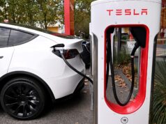 Para evitar o “verdadeiro caos”, filas ou brigas intermináveis, a Tesla está lançando uma fila virtual nas estações de carregamento.