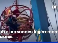 Passeios emocionantes voam pelo ar na Feira de Sevilha.