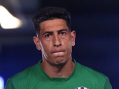 Reviravolta no campeonato espanhol: o goleiro acerta um adversário no rosto com força total