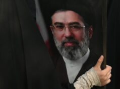 “Rosto queimado, palavras duras”: revelações sobre as feridas do novo líder supremo iraniano forçado a viver na clandestinidade