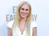 Rumer Willis revela como ela lidou com as críticas quando era mãe solteira