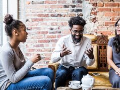 Segundo a psicologia, o que revela sobre a sua personalidade se alguém sempre fala baixo?