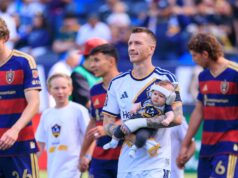 Sua descendência? Marco Reus está feliz no estádio com seu filho nos braços