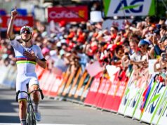 Tadej Pogacar assina sua quarta vitória em Liège-Bastogne-Liège, o francês Paul Seixas impressiona em segundo