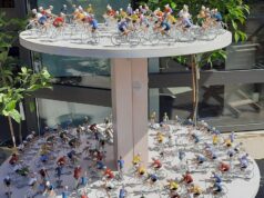 “Tivemos que fazer isso com uma pinça…”: Mais de 800 “mini motos” vintage fabricadas antes do Tour de France de 2026