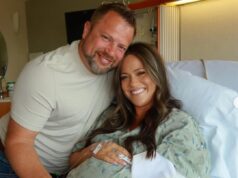 Trazendo à tona Whitney Bates, de Bates, dá as boas-vindas ao bebê nº 6 com Zach Bates