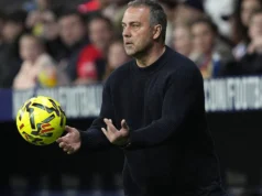 Uma cena acalorada entre o técnico do Barça, Flick e Simeone
